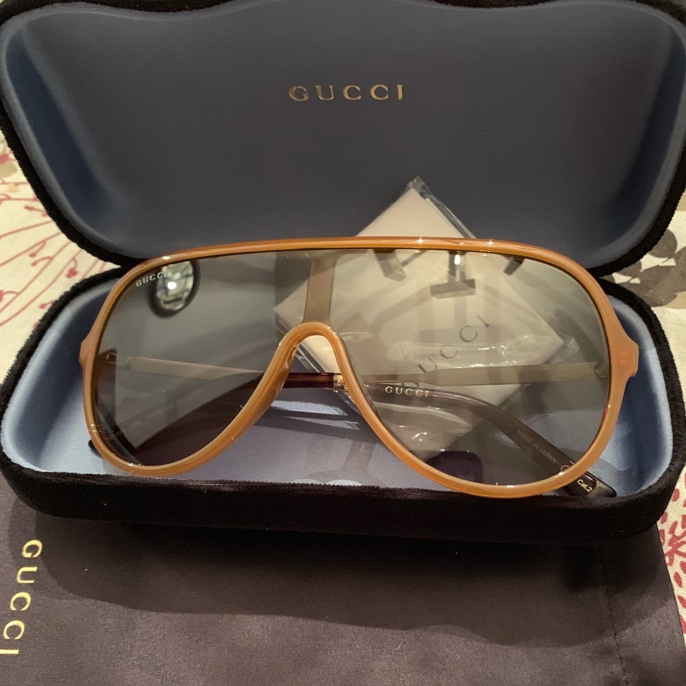 โ๏ธSOLDโ๏ธAuthentic Gucci Shield 99 Acetate/Metal - Picture 4 of 7